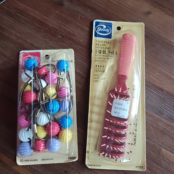 goody Other - Vintage 70s Goody Twin Bead Ponytail Holders & Vented Blow Styling Brush 1975